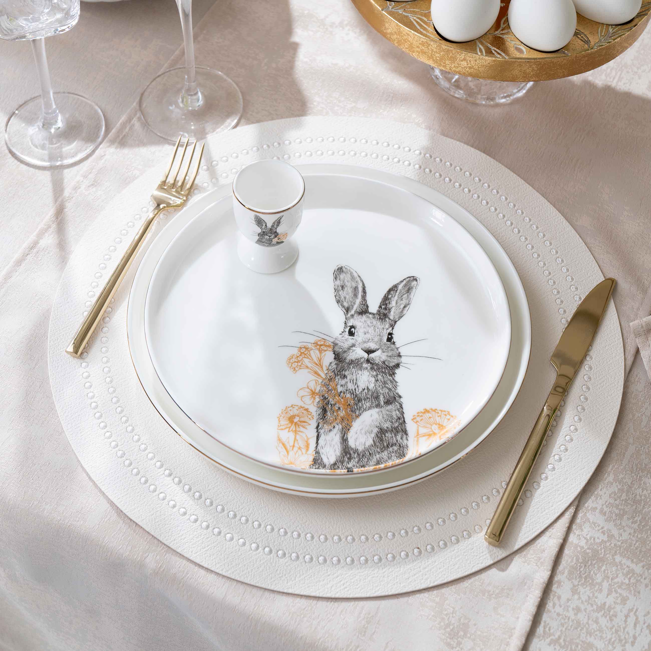 Тарелка закусочная, 24 см, фарфор F, белая, с золотистым кантом, Кролик с цветами, Rabbit gold изображение № 7