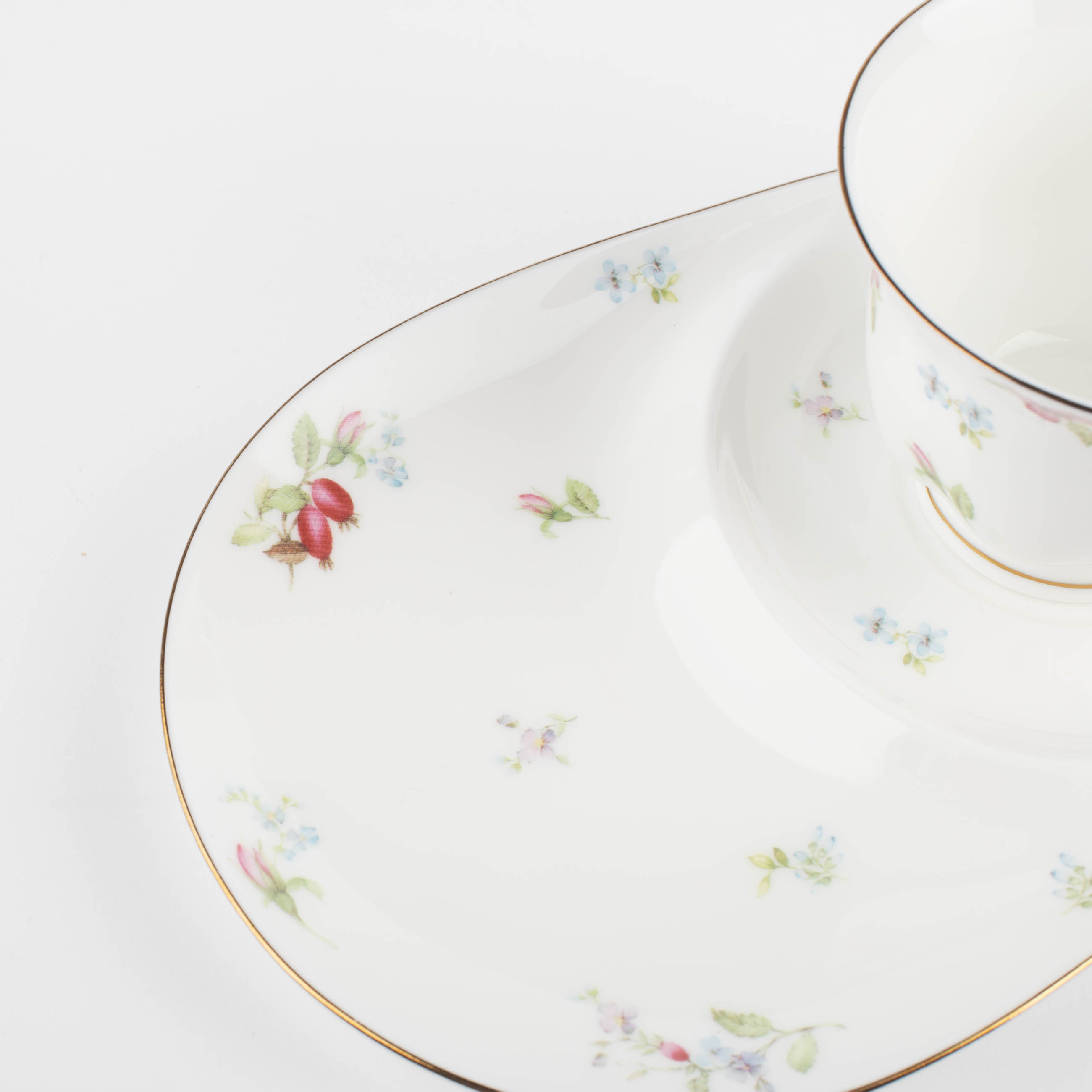 Пара чайная, 1 перс, 2 пр, 220 мл, фарфор F, белая, с золотистым кантом, Цветы, Delicate flowers изображение № 3