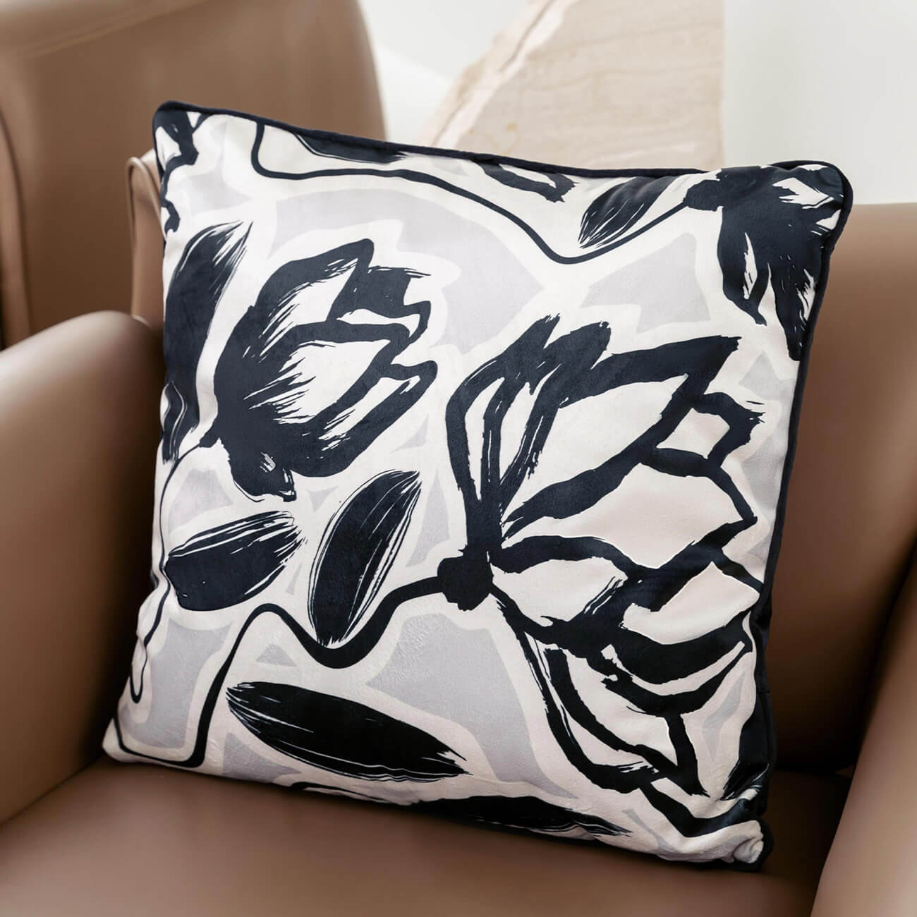 Подушка декоративная, 45х45, вельвет, черная/серая, Абстрактные цветы, Abstract декоративная подушка бель вита серый