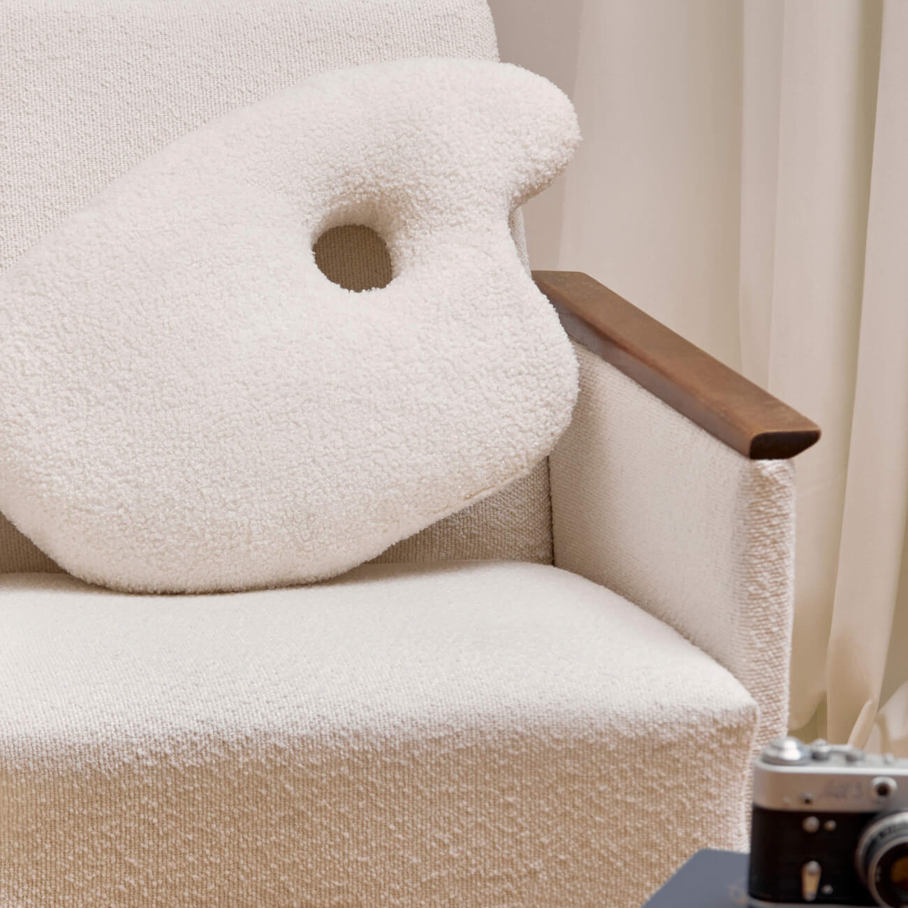 Подушка декоративная, 55х35 см, букле, молочная, Абстрактная форма, Boucle подушка декоративная elpida весенняя коллекция одуванчик