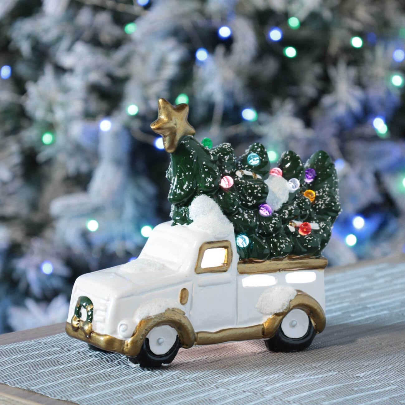 Статуэтка с подсветкой, 15 см, керамика, бело-золотистая, Машина с елкой, Christmas car - фото 1
